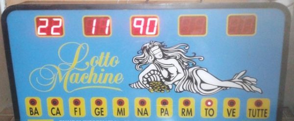 Insegna elettronica del gioco del Lotto.