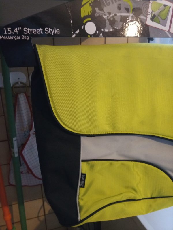 Borsa impermeabile per notebook fino a 15,4". Nuova