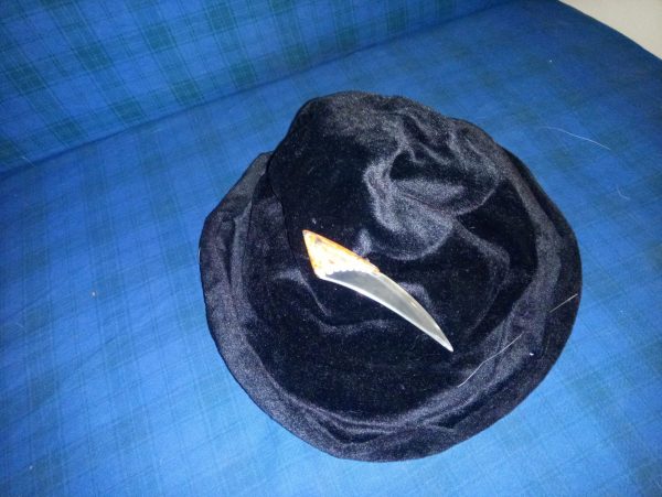 Cappellino da donna nero vintage con fregio