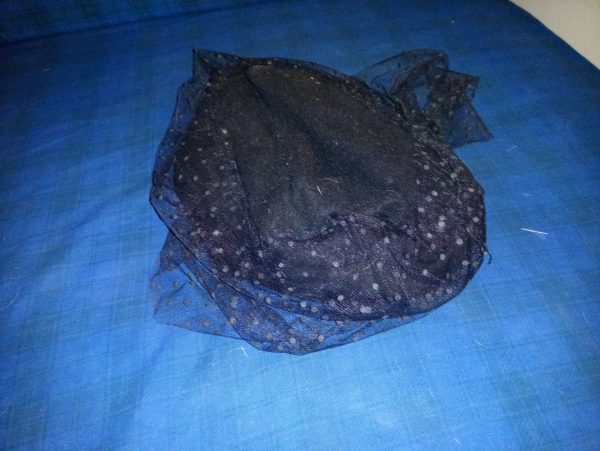 Cappello in stoffa con veletta - immagine 2