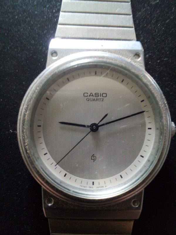 Orologio Casio al quarzo.