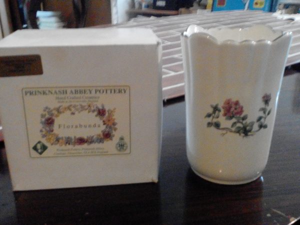 Vaso in ceramica lavorato a mano, Abbey Pottery - immagine 3