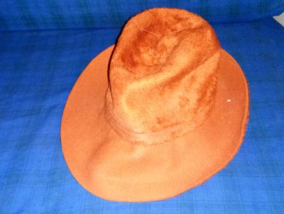 Cappello tipo Borsalino, color aragosta